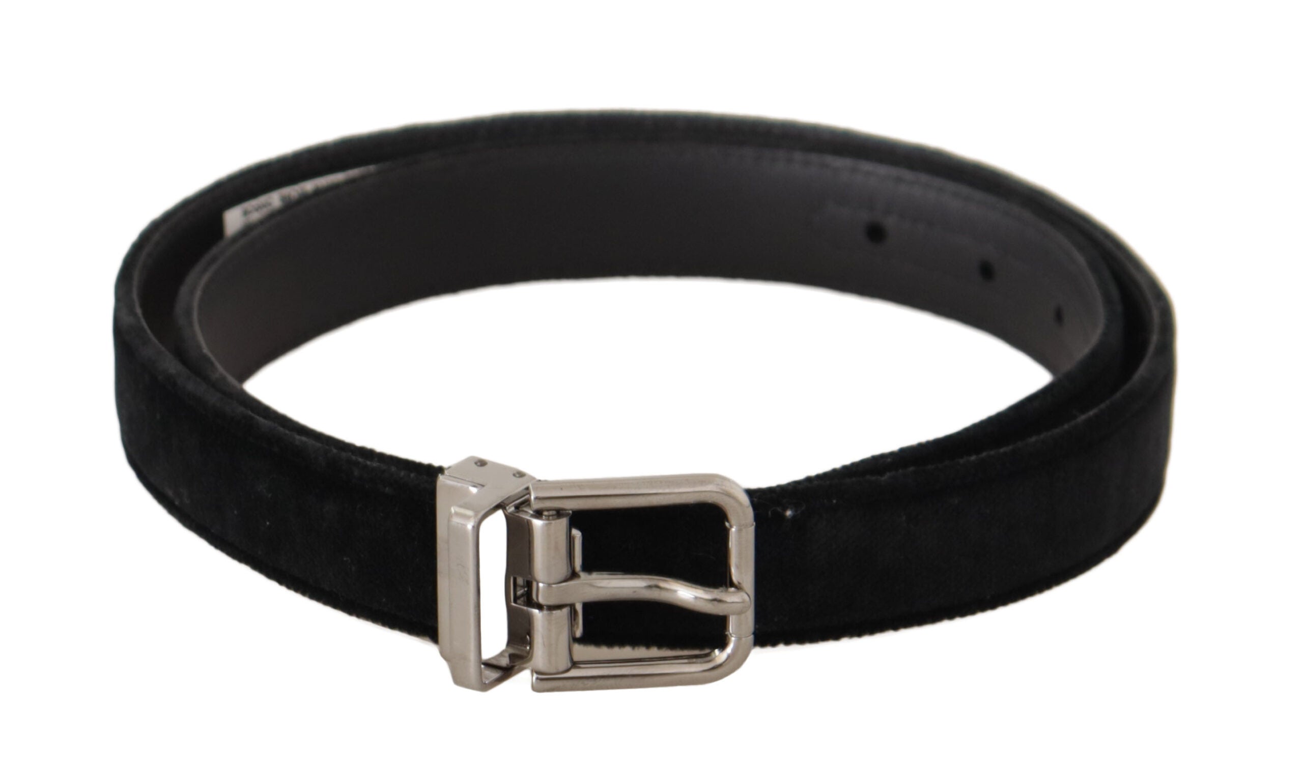 Svart, vardagsmässig, sammetskänd, med silverfärgad metallösning och logoband.