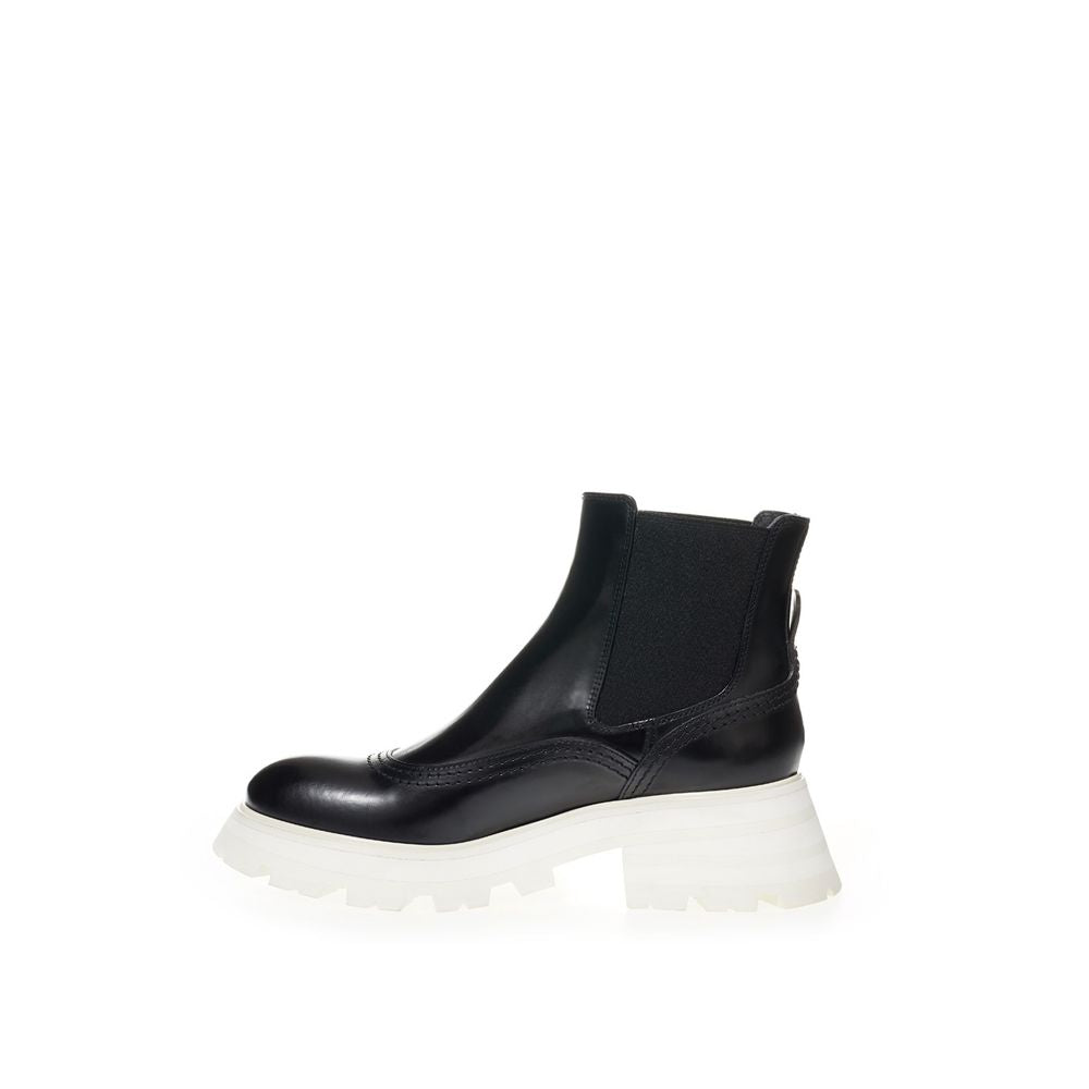 Eleganta läderboots i tidlöst svart