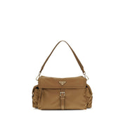 Brun axelväska i återvunnen polyamid