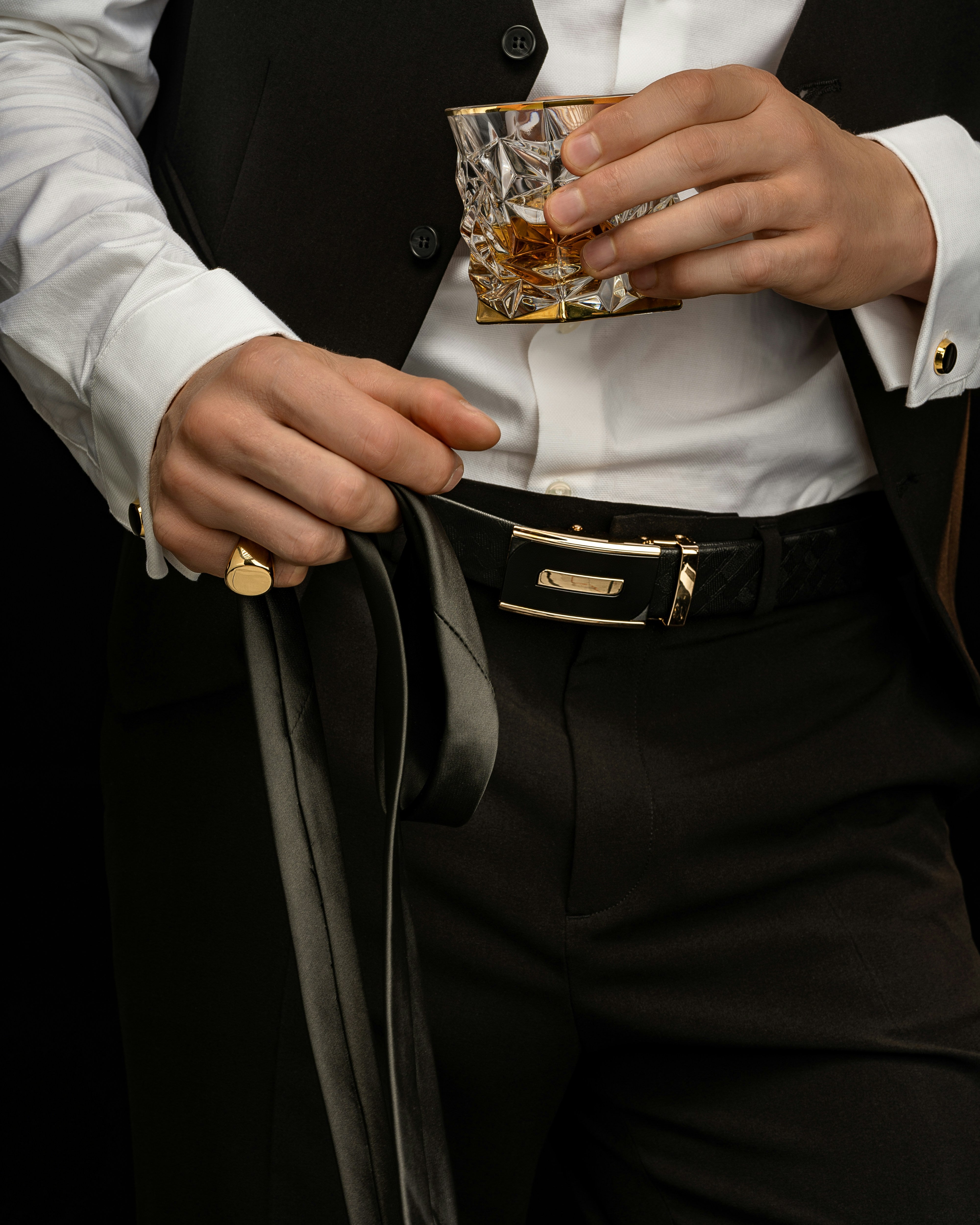 men-s-vector-lrX8iU17KBI-unsplash.jpg