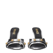 Versace Silverfärgade Lädersandaler med Stilettklack och Vintageeffekt