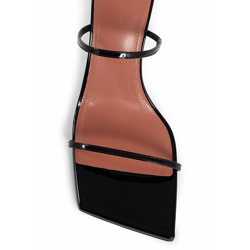 Amina Muaddi svarta lackerade kalvskinnssandaler med stilettklack