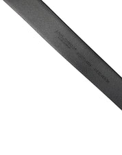 Bälte i svart kalvskinn med silverfärgad metallspänne