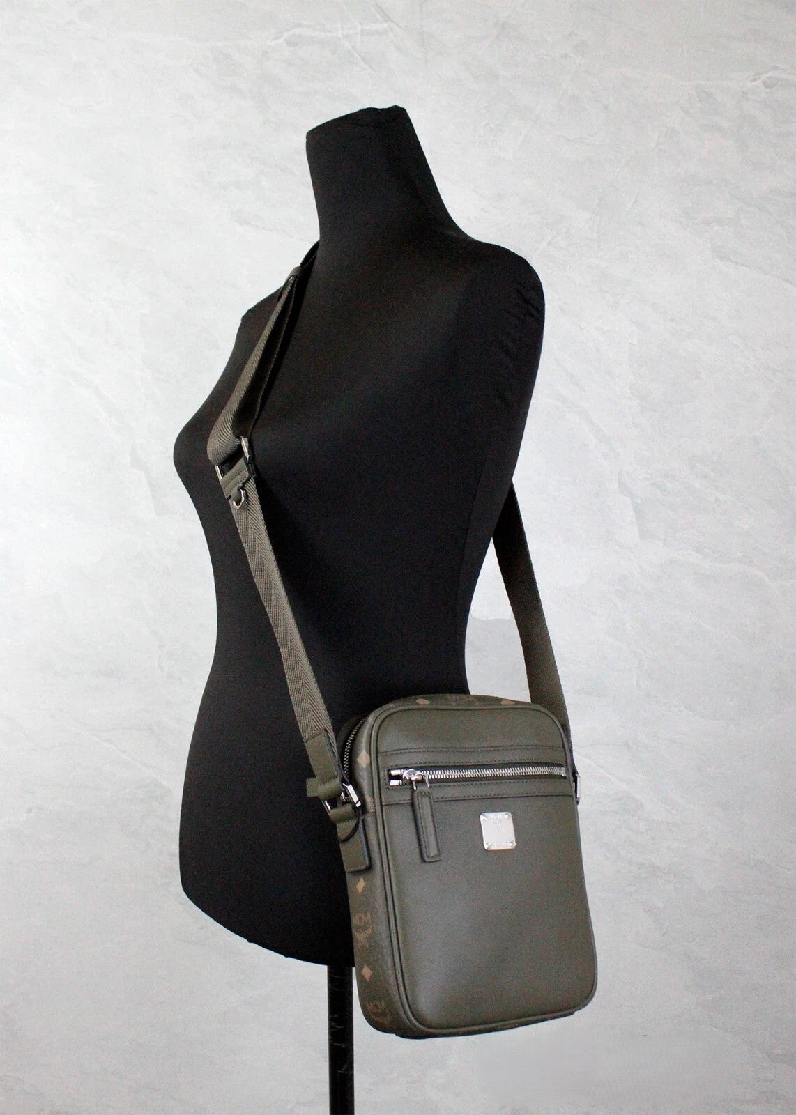 MCM Visetos axelremsväska i läder
