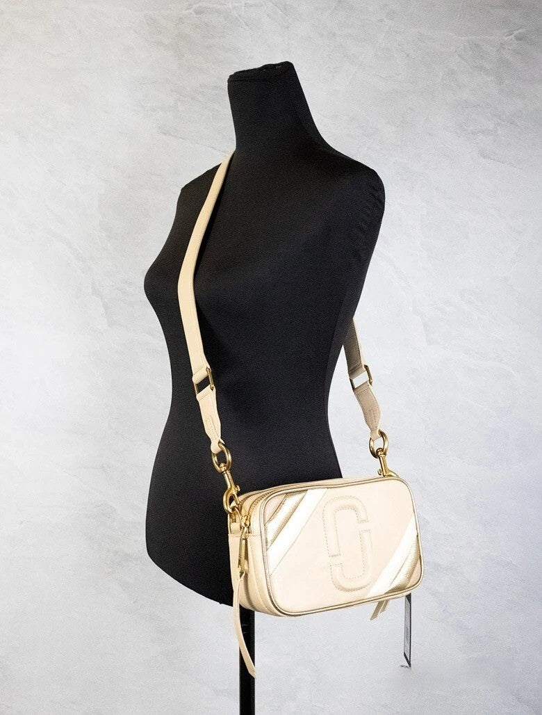 Marc Jacobs The Moto Shot 21 Axelremsväska i Läder (Beige)