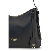 Prada axelremsväska i kalvskinn med vintageeffekt, svart