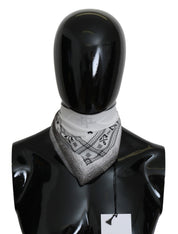 Vit bomullstryckt bandanahalsduk