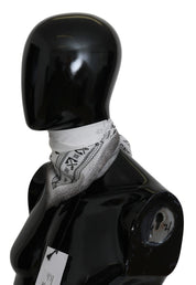 Vit bomullstryckt bandanahalsduk