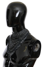 Svartgrå viskosfoulard halsduk med märke