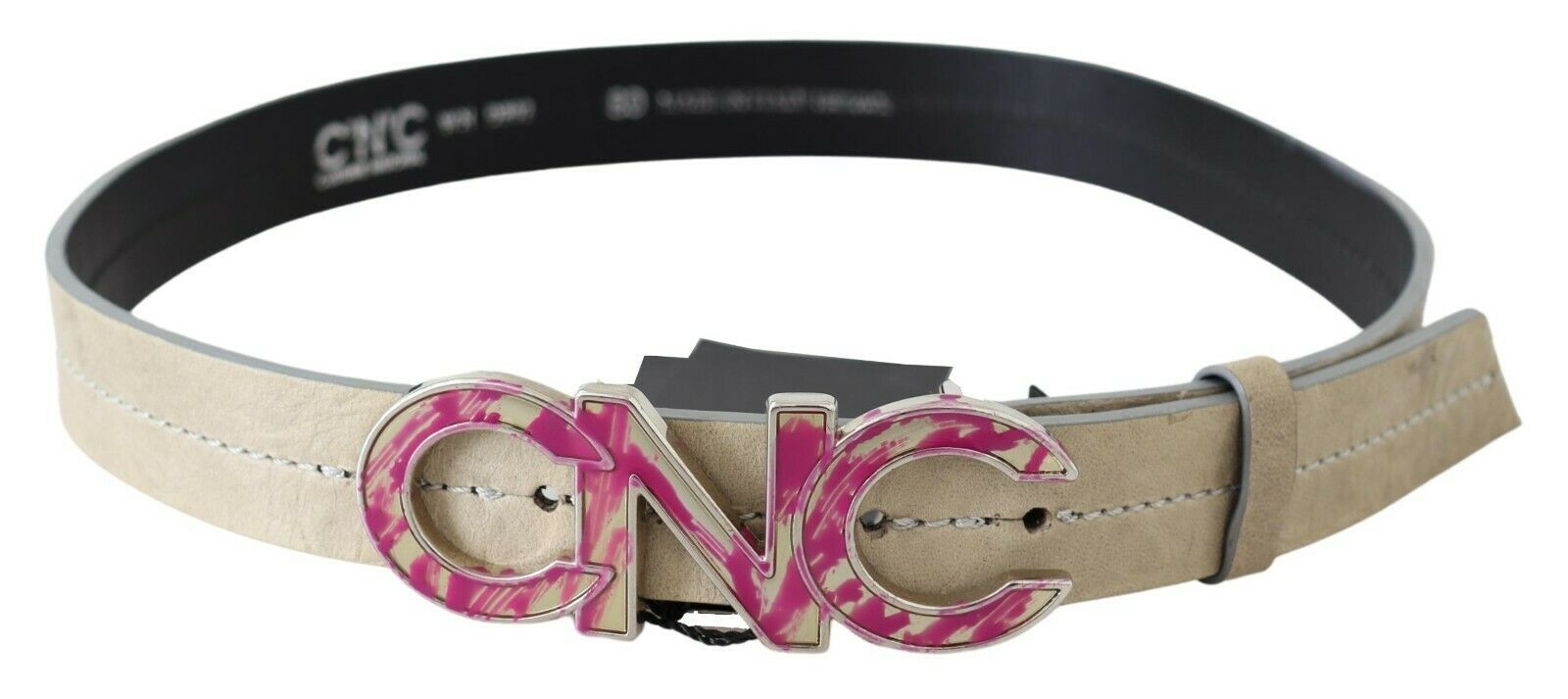 Blekbeige läderbälte med logobokstäver i rosa och spänne.