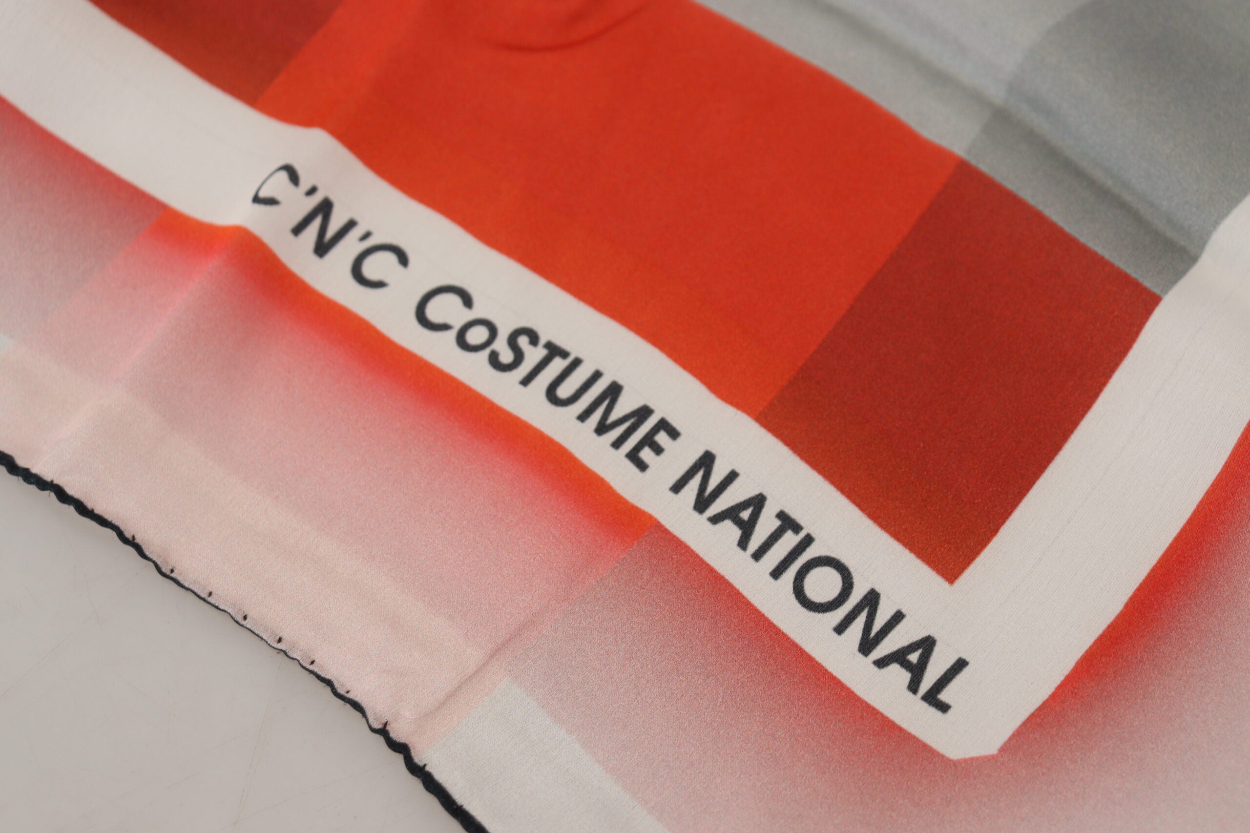 Gråröd sjal med omlottkrage