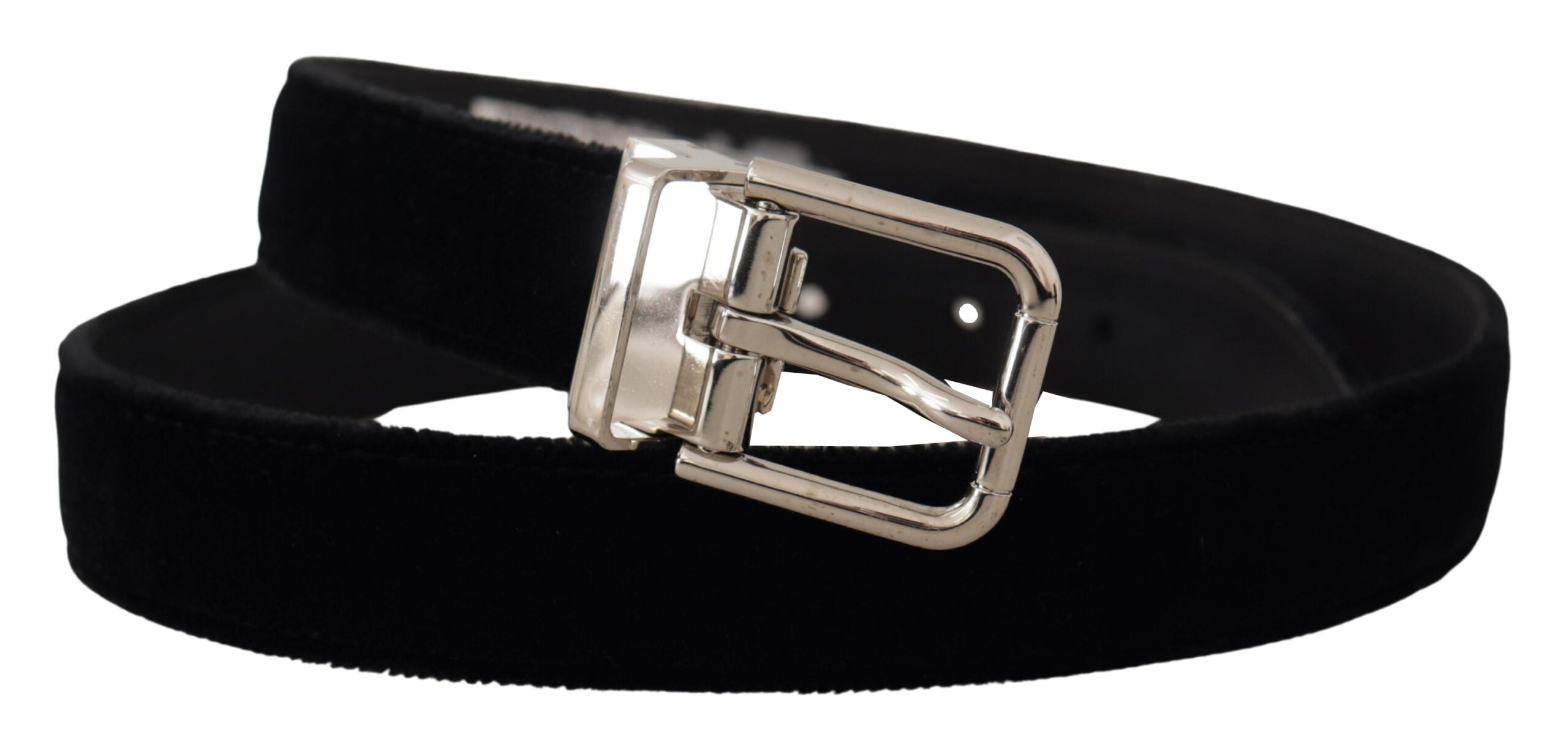 Svart sammetshud med silverfärgad metallösning och logoband