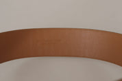 Brun beige läderbälte med guldmetallisk oval spänne