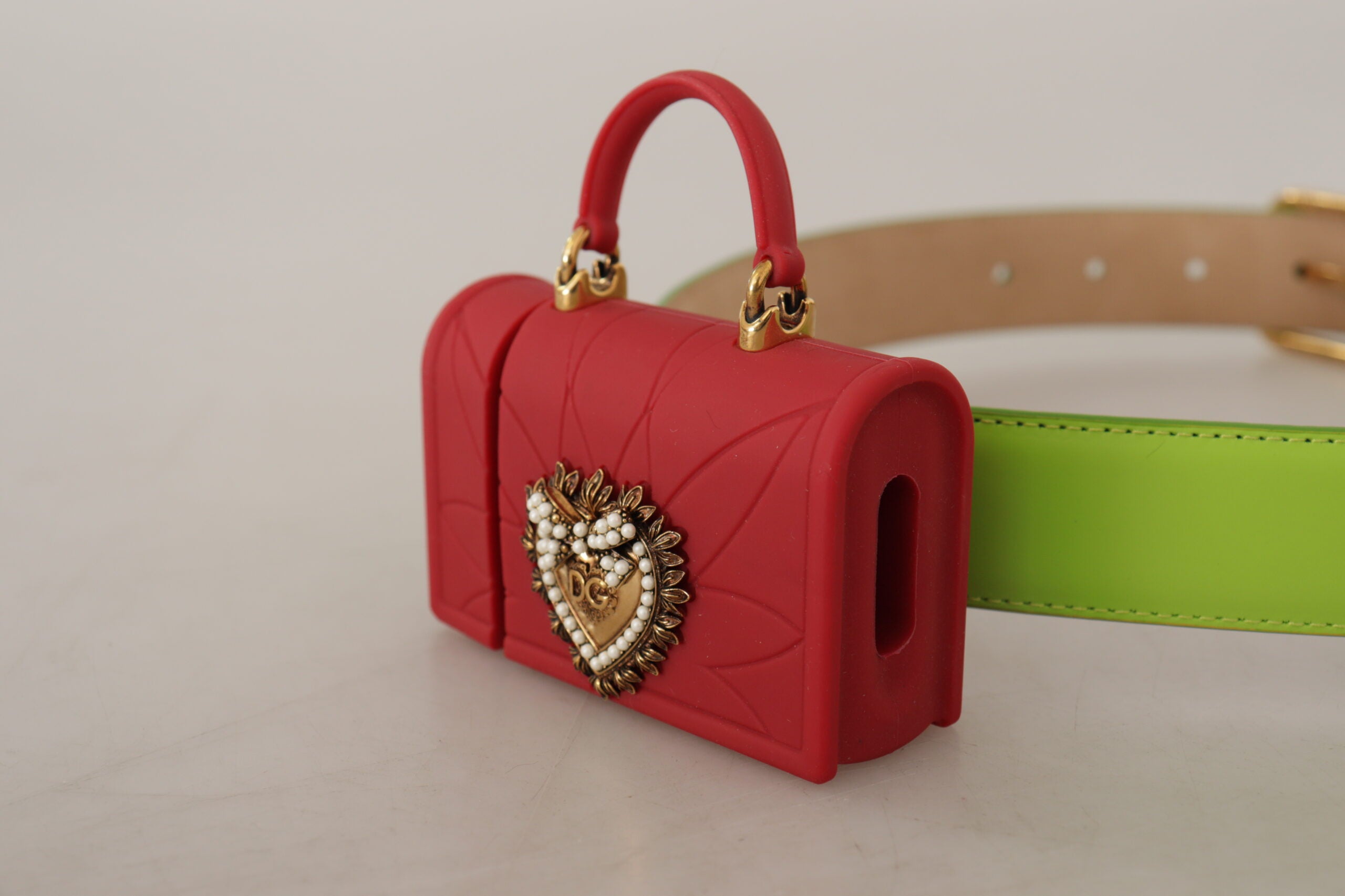 Grön läder Micro Bag med hjärtmotiv, hörlurar och bälte