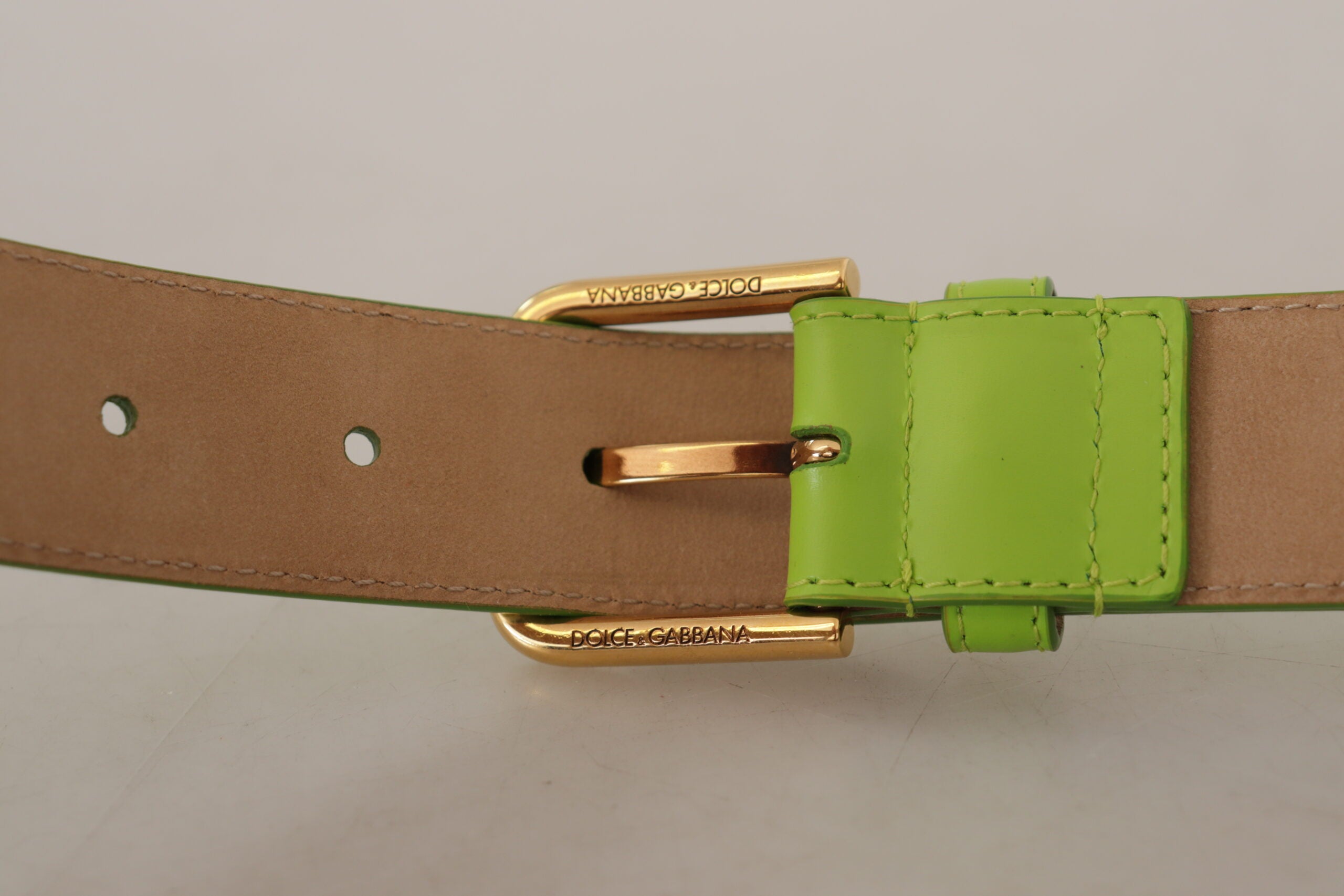 Grön läder Micro Bag med hjärtmotiv, hörlurar och bälte