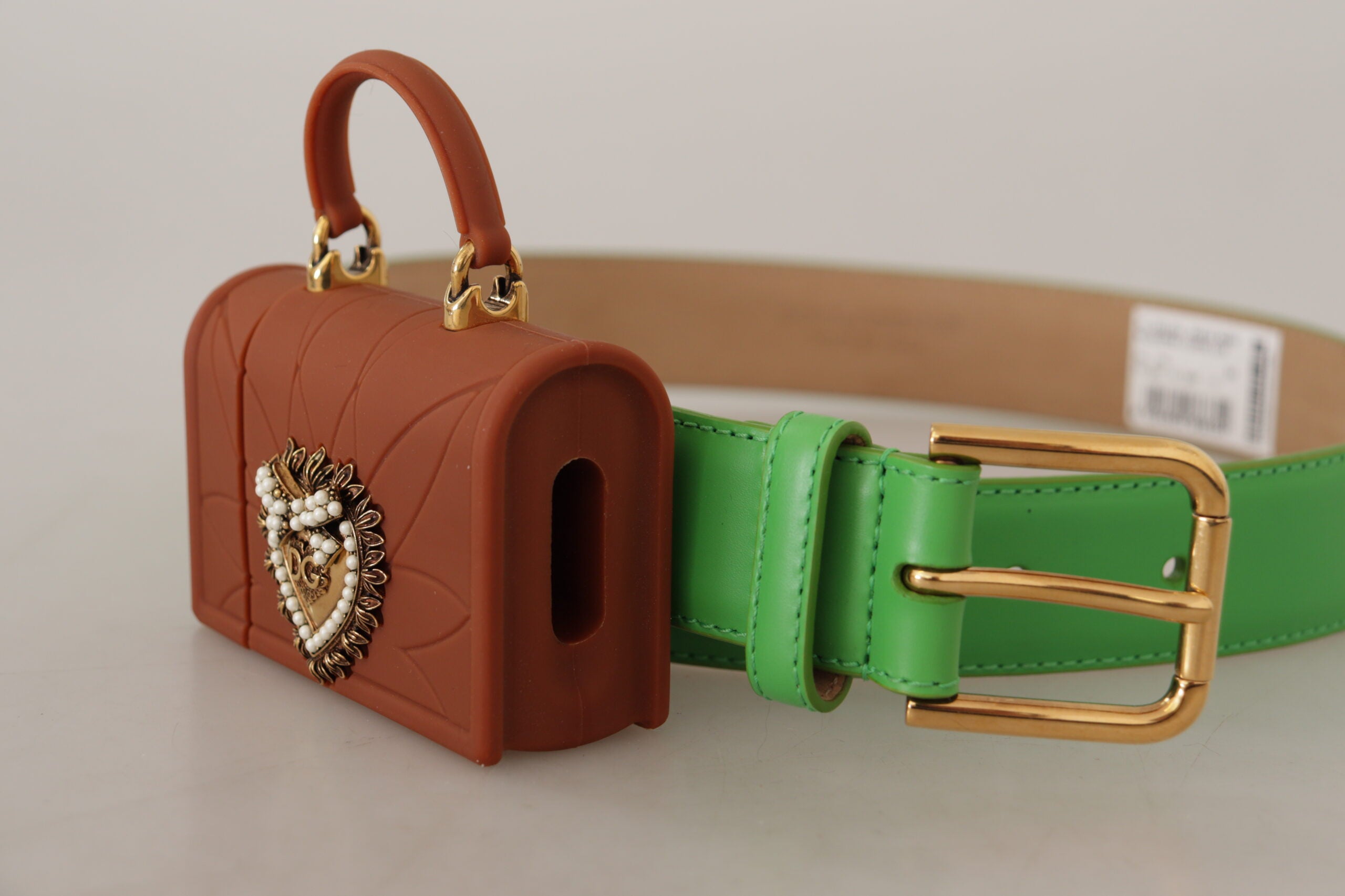 Grön läder Micro Bag med hjärtmotiv, hörlurar och bälte