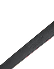 Röd läderjacquard-bälte med silverfärgad metallspänne