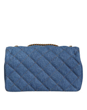Blå quiltad läderaxelväska i denim