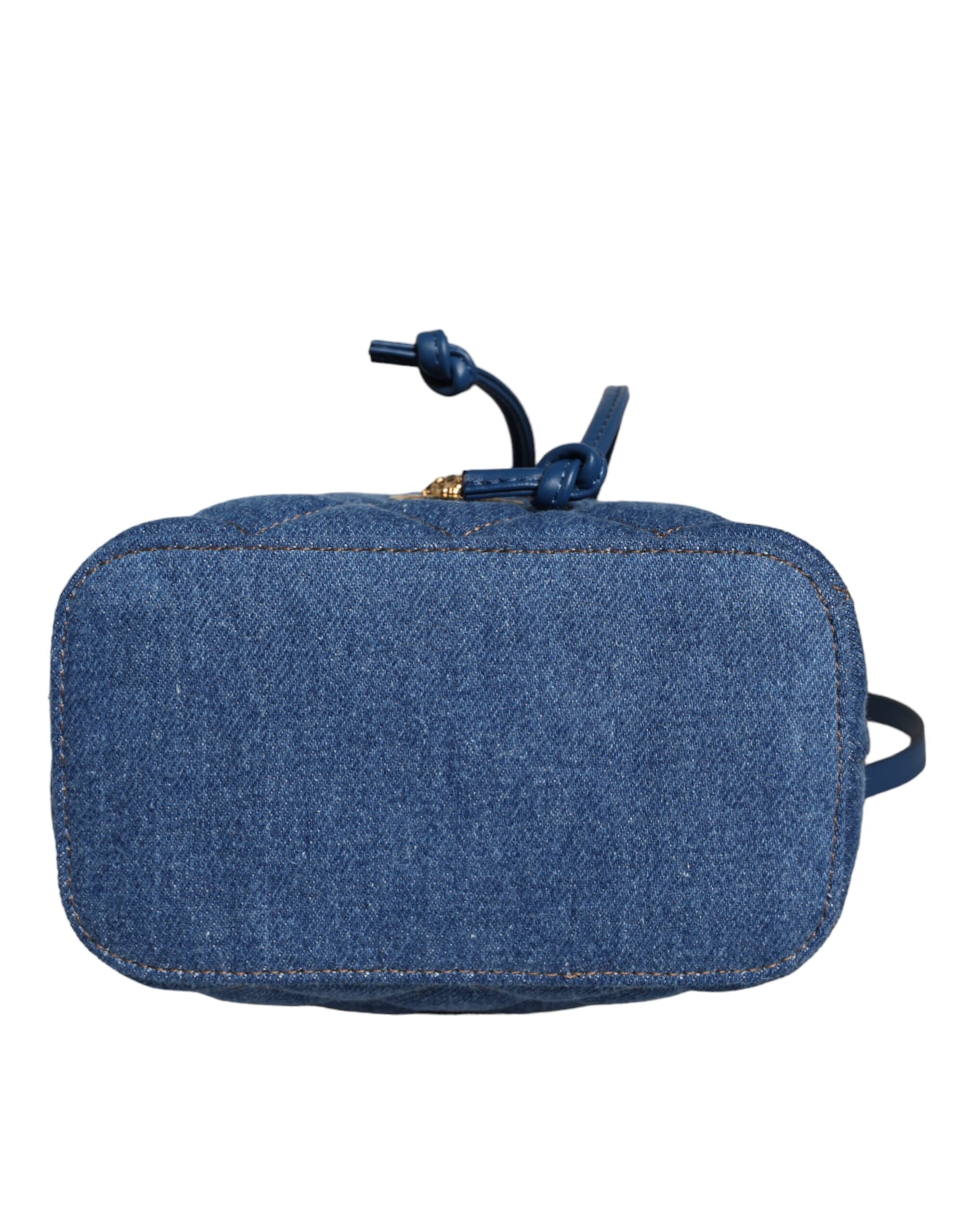Blå quiltad läderaxelväska i denim