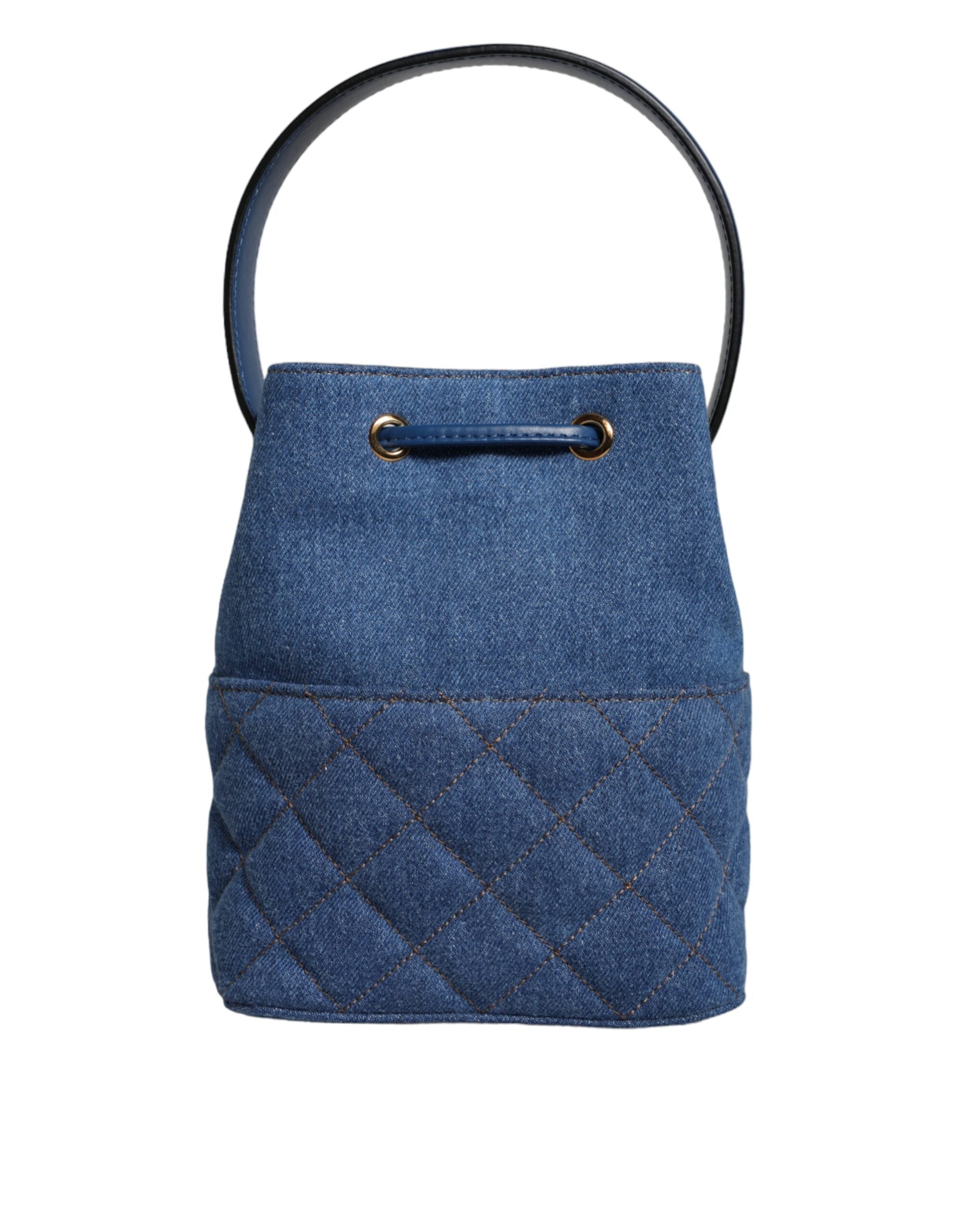 Blå quiltad läderaxelväska i denim
