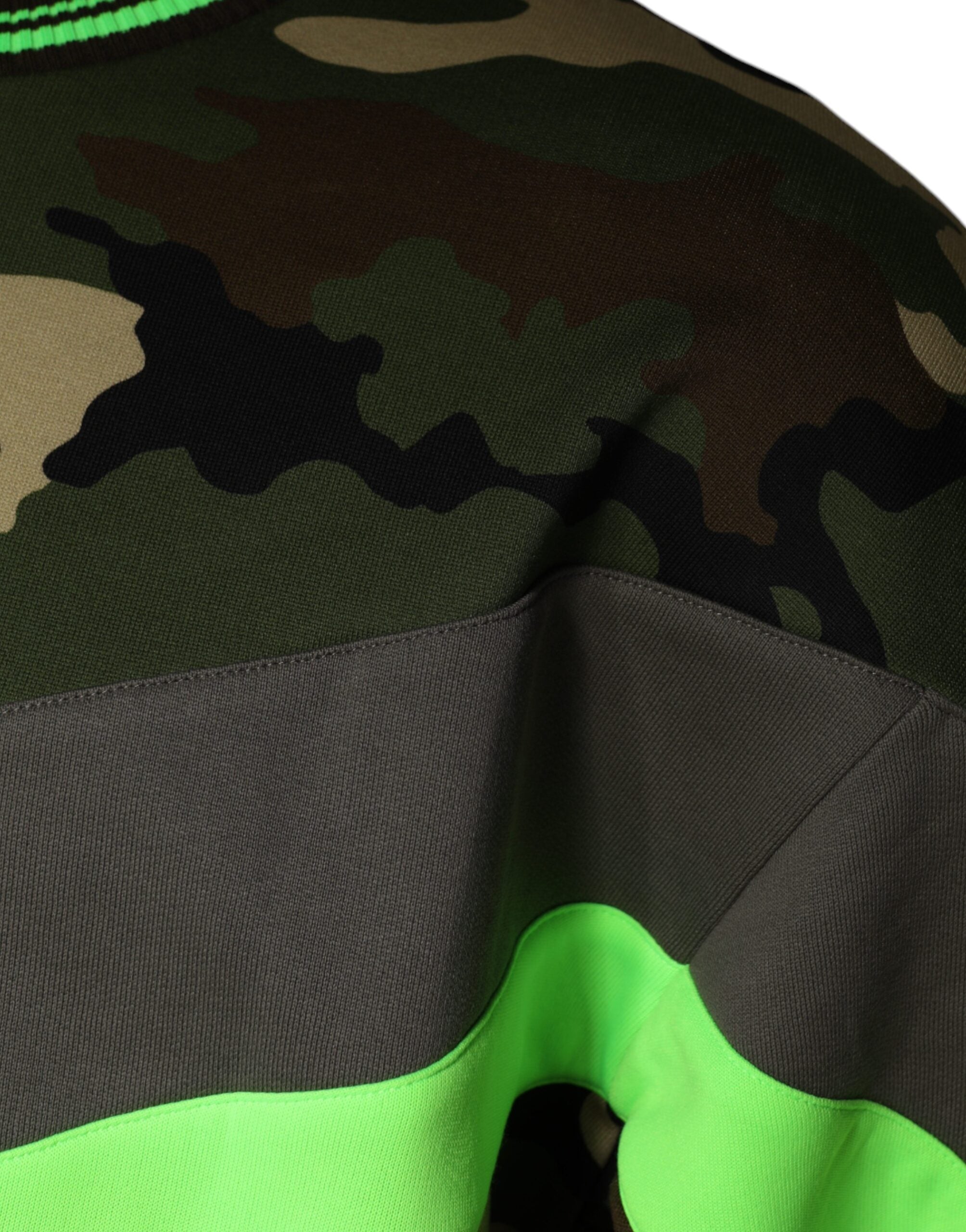 Flerfärgad kamouflage tröja