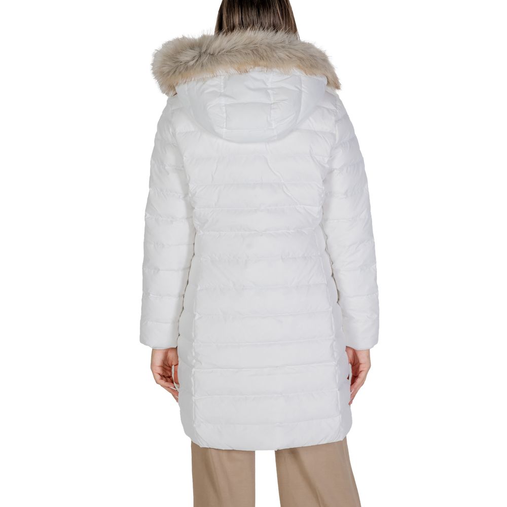 Vita jackor och kappor i återvunnen polyester