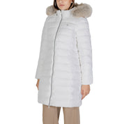 Vita jackor och kappor i återvunnen polyester