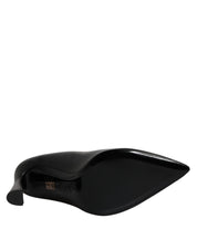 Svarta läderskor med logotyp och höga klackar