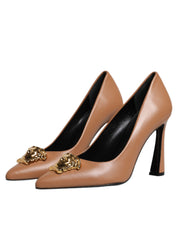 Bruna Läder Logotyp Plaque Höga Klackar Pumps Skor