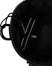 Crossbody-kameratask i svart läder med logotyp