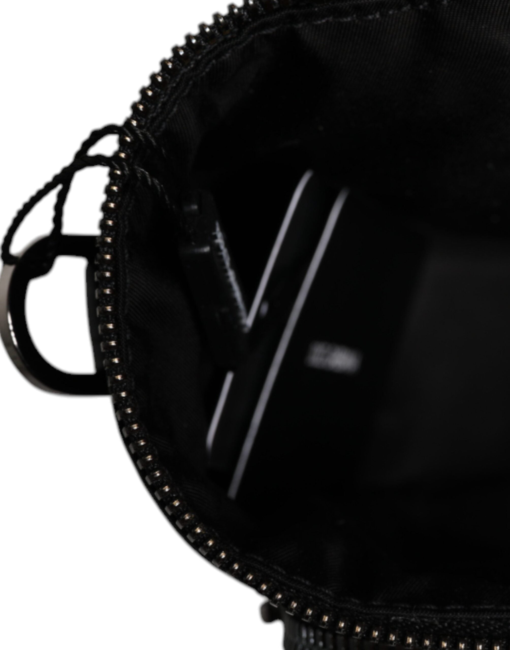Crossbody-kameratask i svart läder med logotyp
