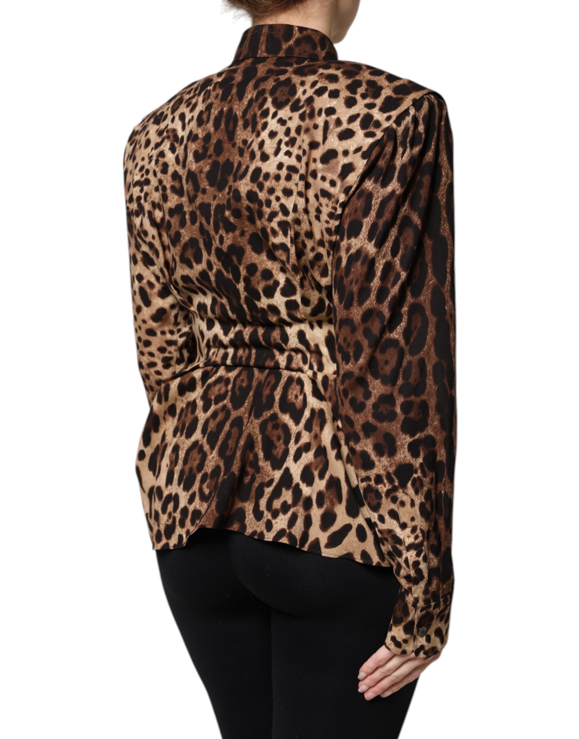 Brun leopard sidenkappa med knappar