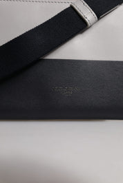 Svart Vit Läder Crossbodyväska med Präglat Logo