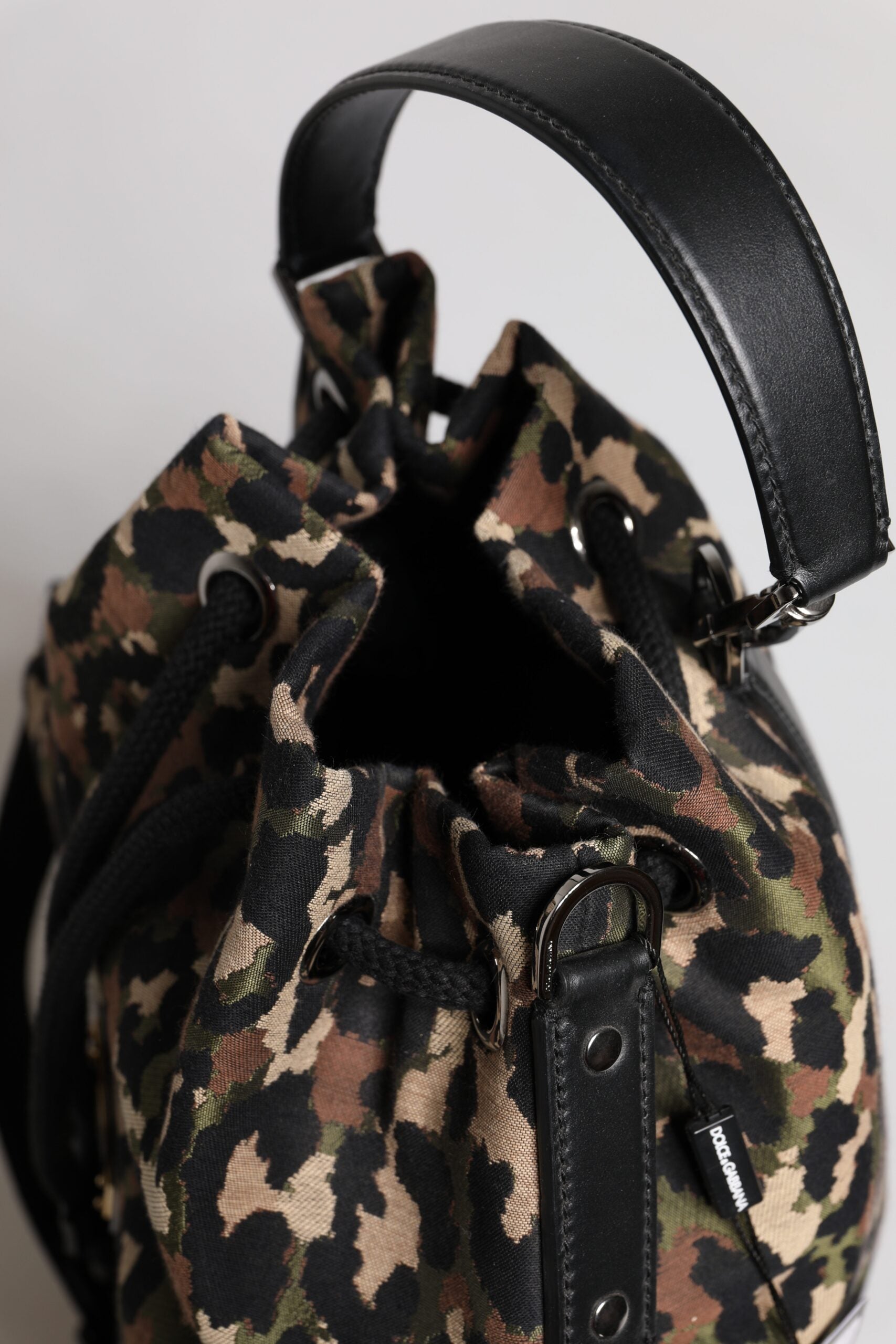 Dolce & Gabbana Leopardfärgad Axelväska i Bomullsblandning