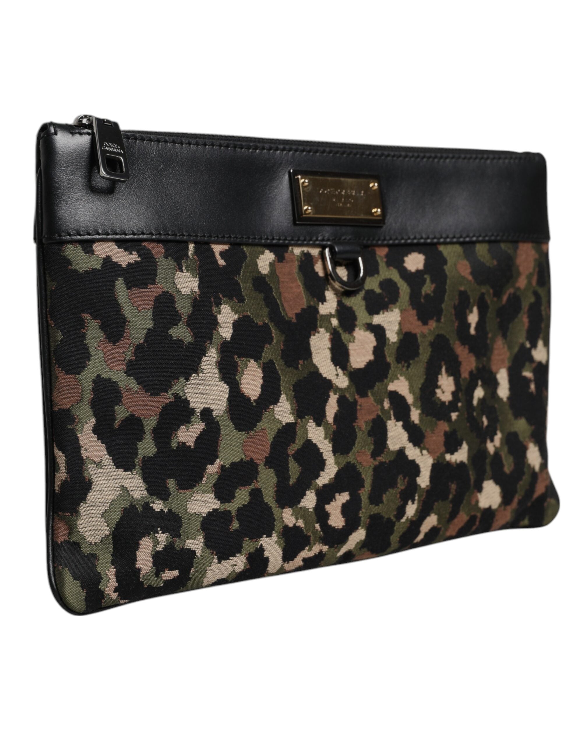 Färgsprakande leopardmönstrad väska i jacquard med logoplack.