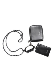 Svart läder kortplånbok med dragkedja och halsband.