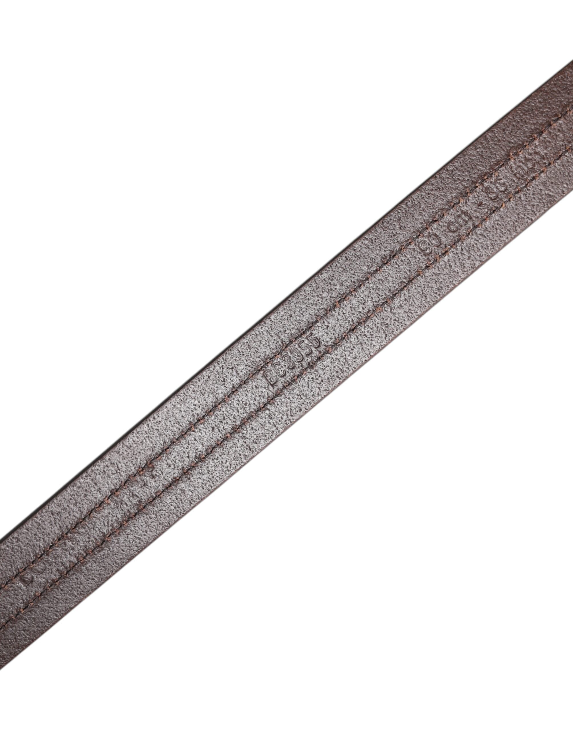 Bordåbrun läderbälte med metalllogobuckel