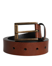 Brun läderrem i kalvskinn med klassisk metallspänne