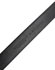 Classic Metal Buckle Belt i svart kalvskinn