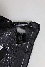 Svartvit sidenhalsduk med logotypdetaljer