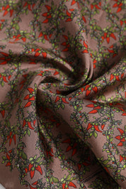 Brun sidenhalsduk med chilitryck