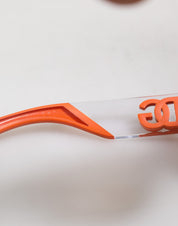 Orange Reborn To Live solglasögon med ovala glas och logo.