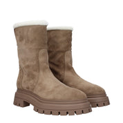 Beige mocka-ankelboots med logotyp baktill