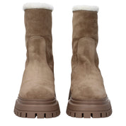 Beige mocka-ankelboots med logotyp baktill