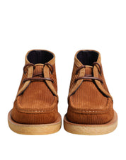 Bruna ankelstövlar i mocka, nubuck och läder med snörning