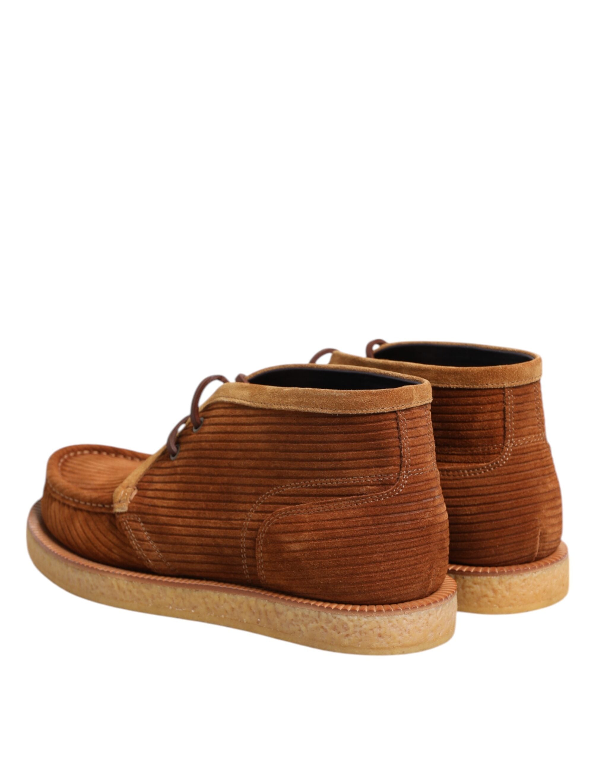 Bruna ankelstövlar i mocka, nubuck och läder med snörning