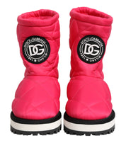 Fuchsia Rosa Viskos Vadderade Stövlar Med Hög Vad Med Logodetaljer