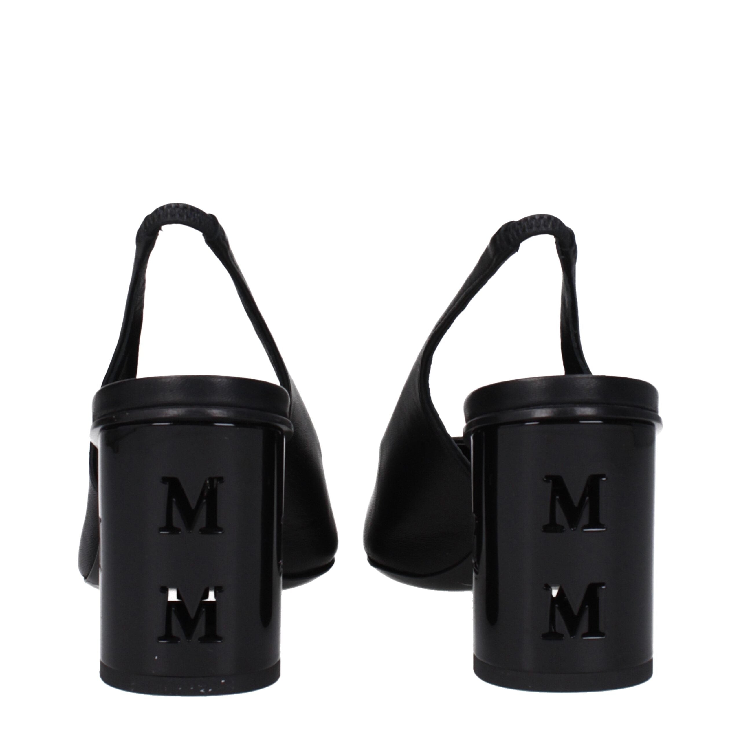 Svarta pumps i läder med hög klack och logotypdetaljer