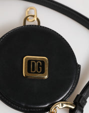 Rund myntväska i svart läder med DG-logotyp och rem