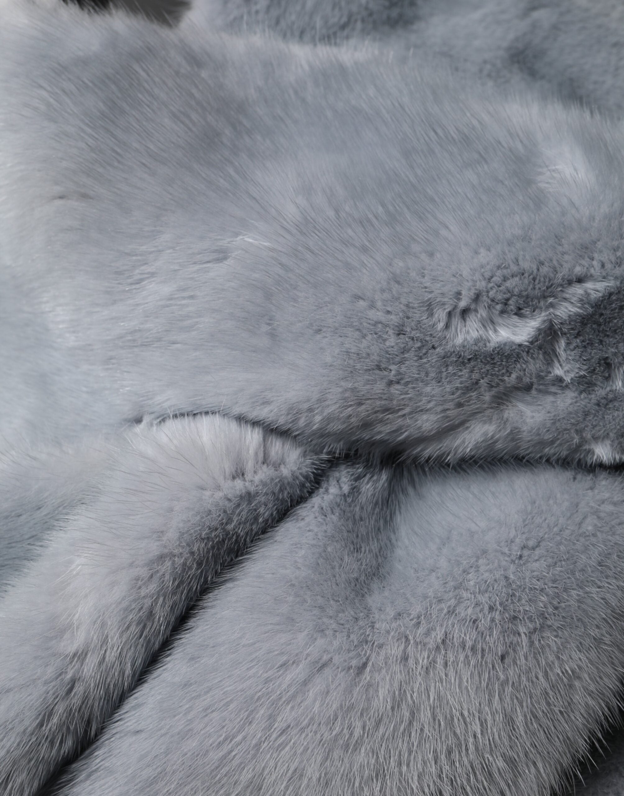 Puderblå minkpälshalsduk